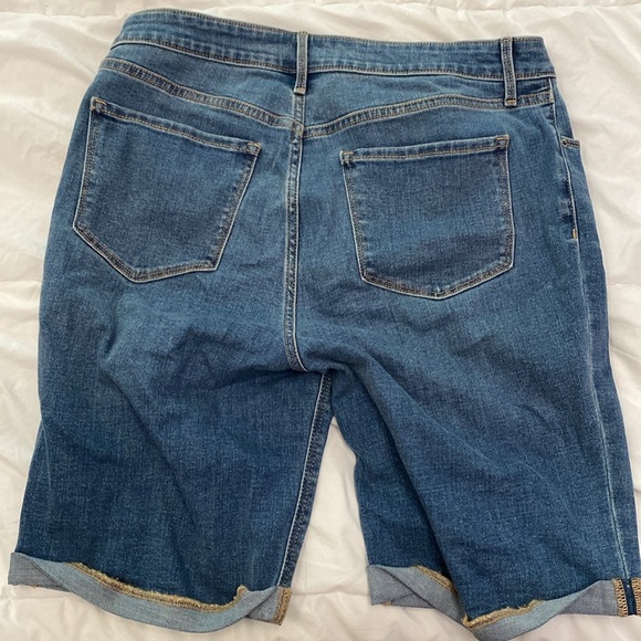 Old Navy Bermuda Shorts - Picture 3 of 3